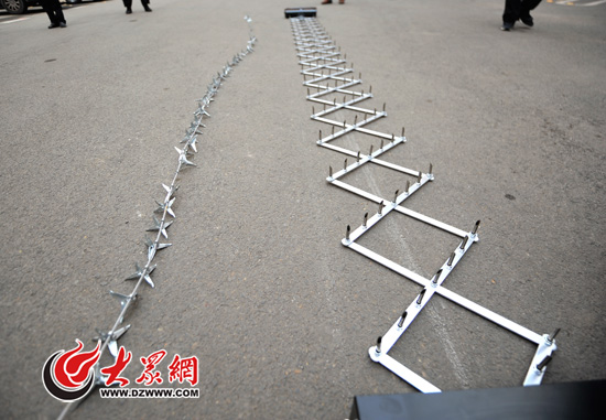 濟(jì)南交警配備新型破胎器 可遙控啟動(dòng)覆蓋3個(gè)車(chē)道_采訪中心_大眾網(wǎng)